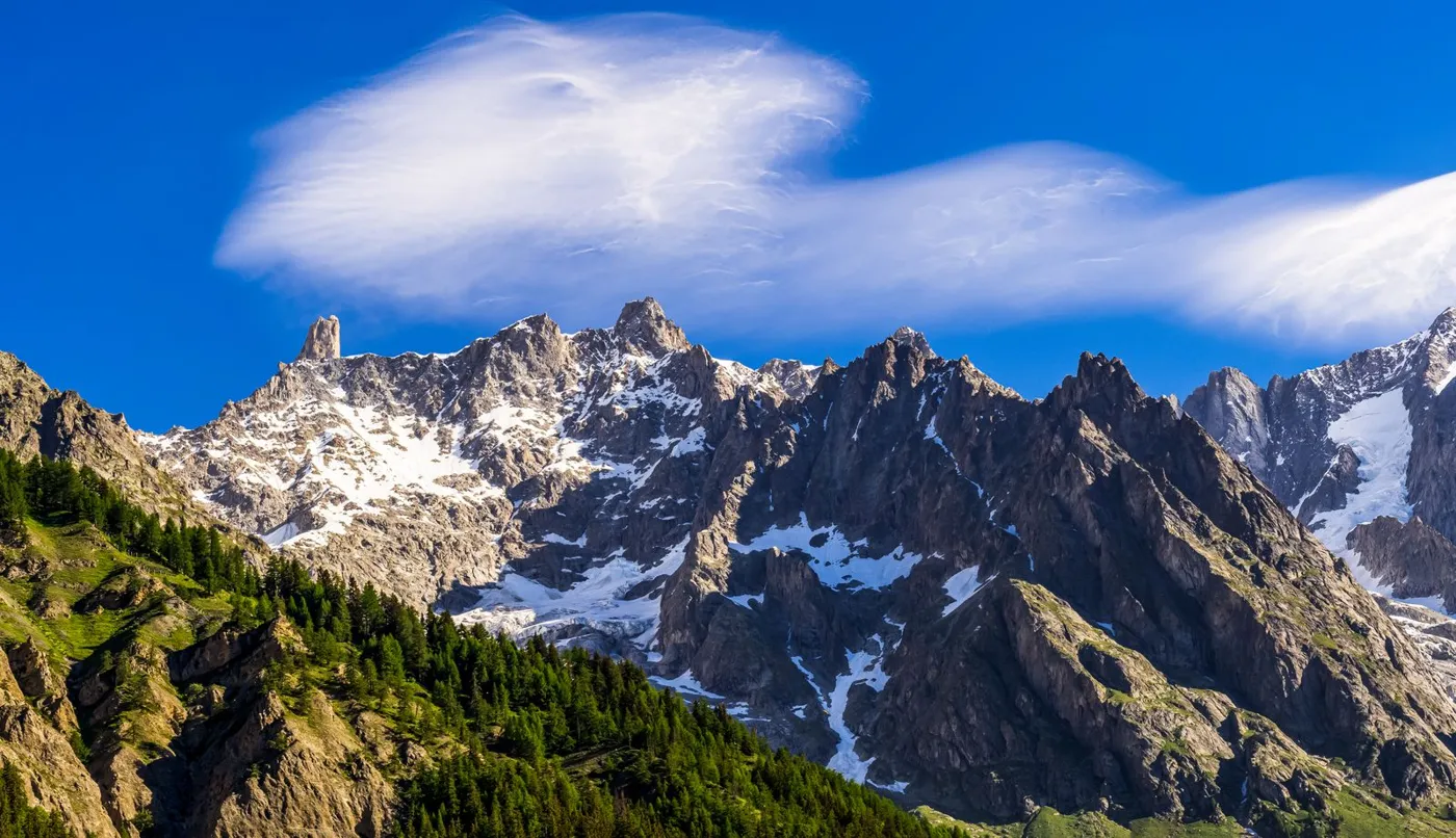 Mont-Blancmassief vanaf de Italiaanse kant bij Courmayeur