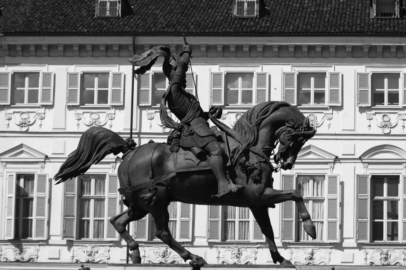 Piazza San Carlo in Turin with arcades and equestrian statue – open to everyone