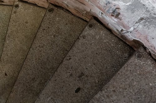 Nahaufnahme alter Betonstufen